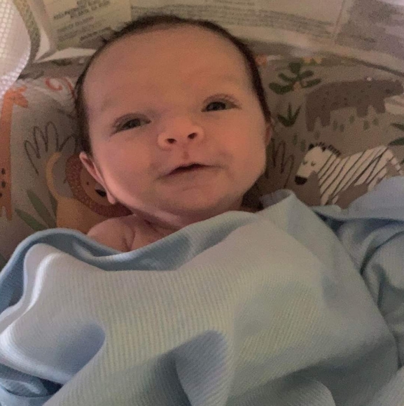 Meet your Posher, Christina - Picture 1 of 7